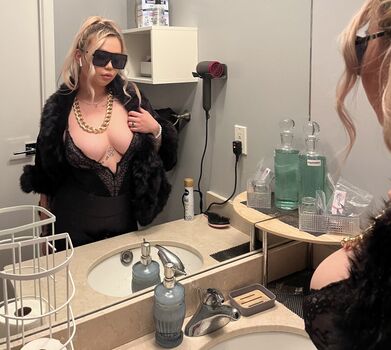 Full leaked Carrie private photo