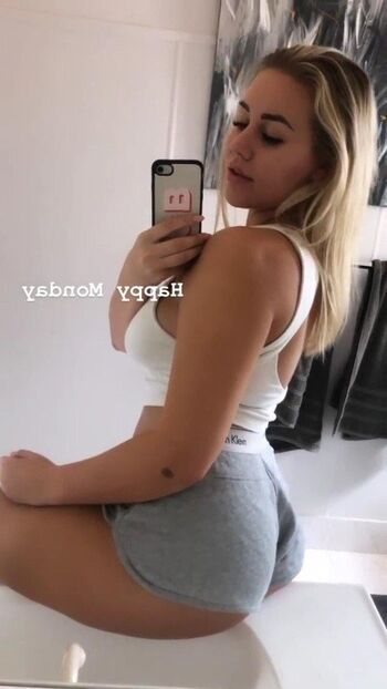 Full leaked Casee brimblecombe private photo