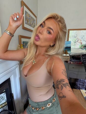 Full leaked Cassiedavidsonx page private photo