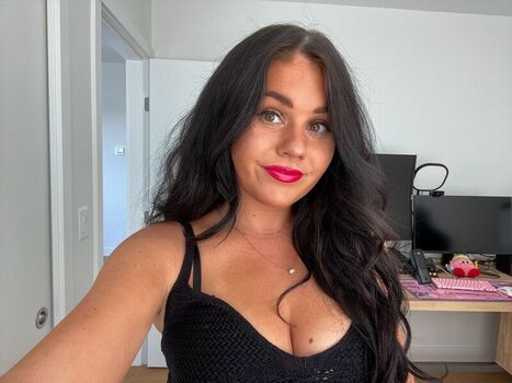 Full leaked Celyphonee private photo