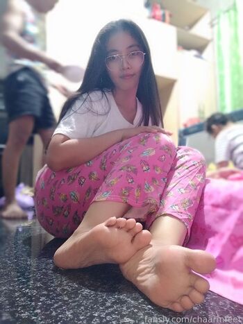chaarmfeet