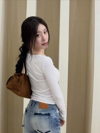 Full leaked Chaeryeong private photo