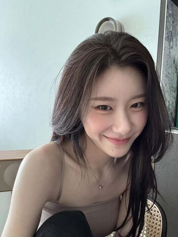 Full leaked Chaeryeong private photo