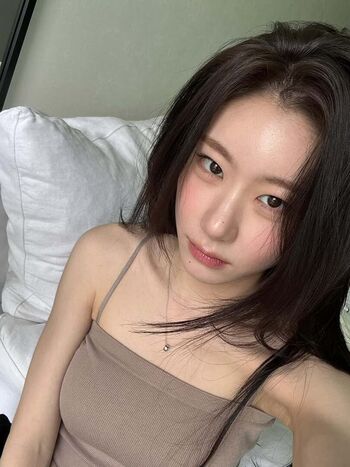 Full leaked Chaeryeong private photo