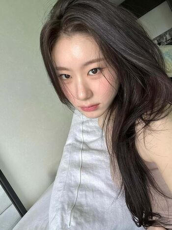 Full leaked Chaeryeong private photo