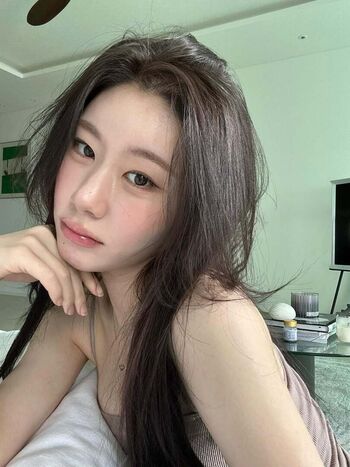 Full leaked Chaeryeong private photo