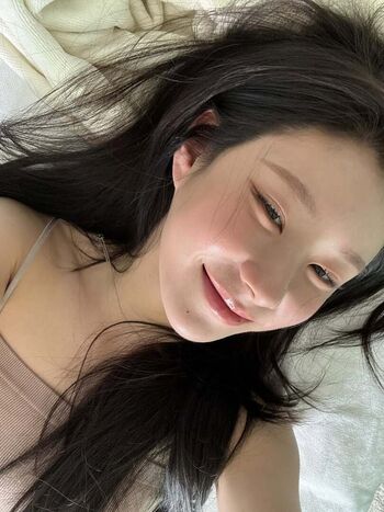 Full leaked Chaeryeong private photo