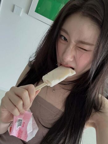 Full leaked Chaeryeong private photo
