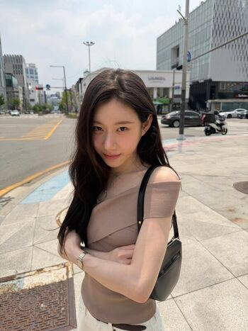 Full leaked Chaeryeong page private photo