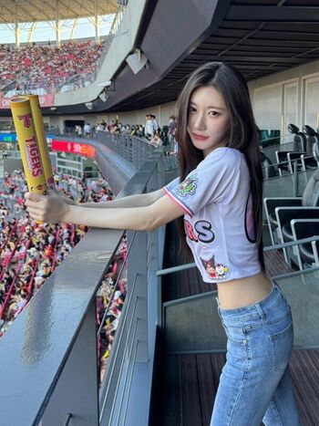 Full leaked Chaeryeong private photo