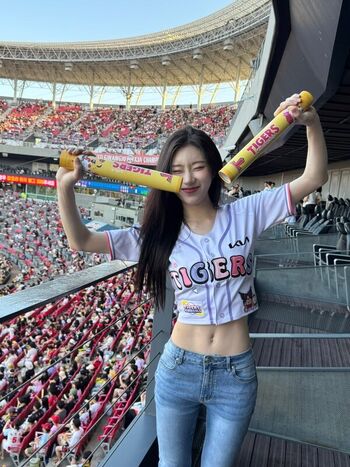 Full leaked Chaeryeong private photo