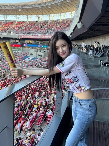 Full leaked Chaeryeong private photo