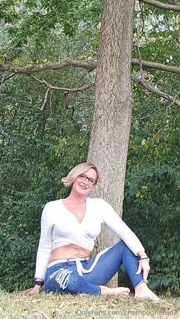 Full leaked Champagnefun private photo
