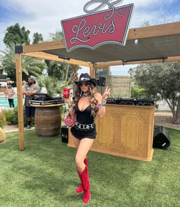 Full leaked Chanel west coast page private photo