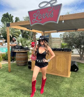 Full leaked Chanel west coast page private photo