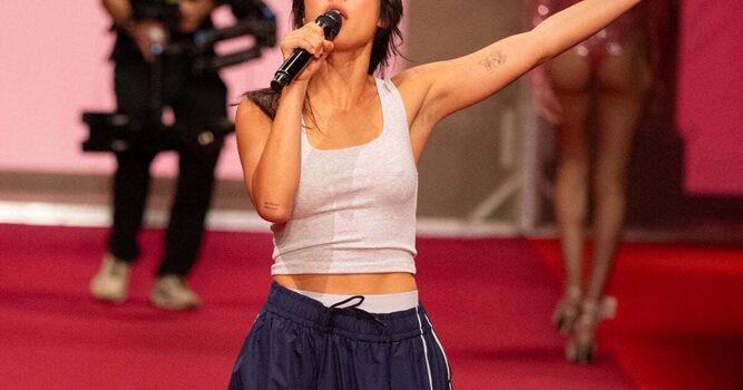 Full leaked Chanteuse private photo