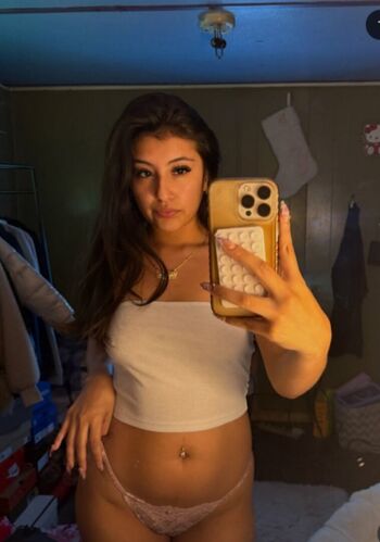 Full leaked Charleneee private photo