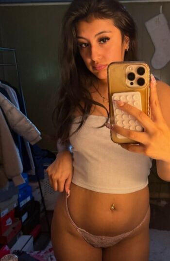 Full leaked Charleneee private photo