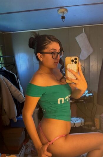 Full leaked Charleneee private photo