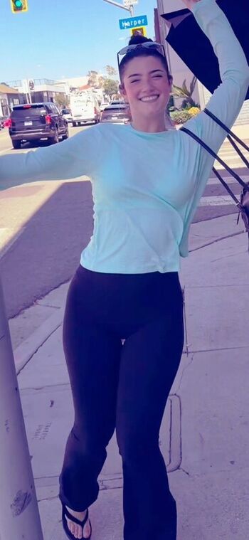Full leaked Charli d amelio private photo