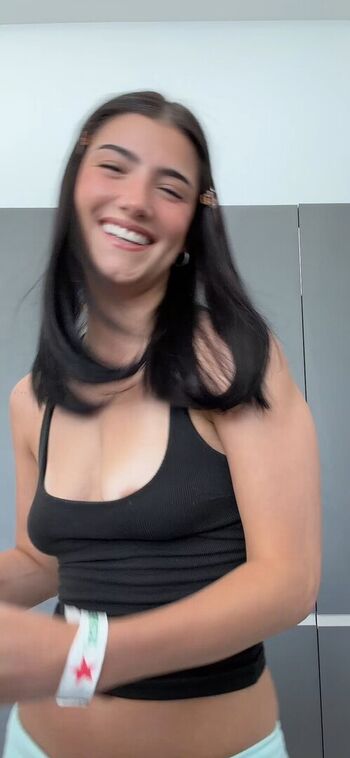 Full leaked Charli d amelio private photo