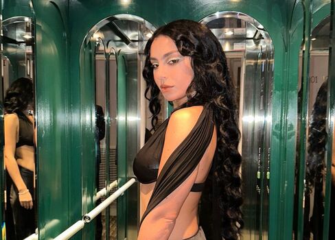 Full leaked Charli x private photo