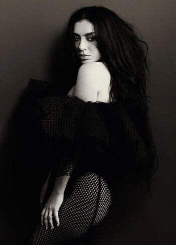 Full leaked Charli xcx private photo
