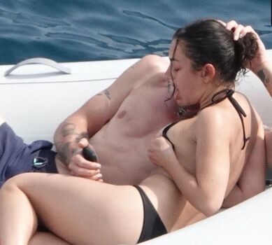 Full leaked Charli xcx private photo