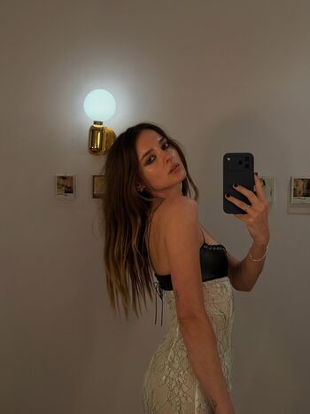 Full leaked Charlotte lawrence page private photo