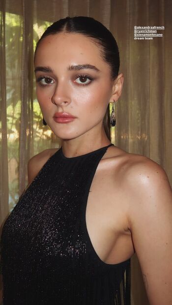 Full leaked Charlotte lawrence private photo