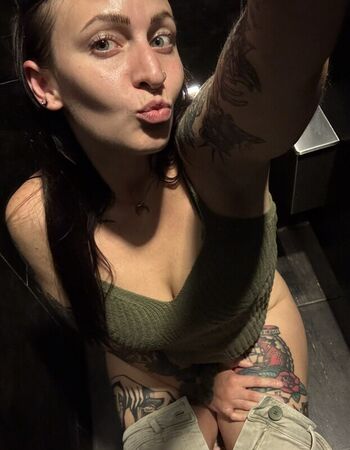 Full leaked Chelsswellss private photo