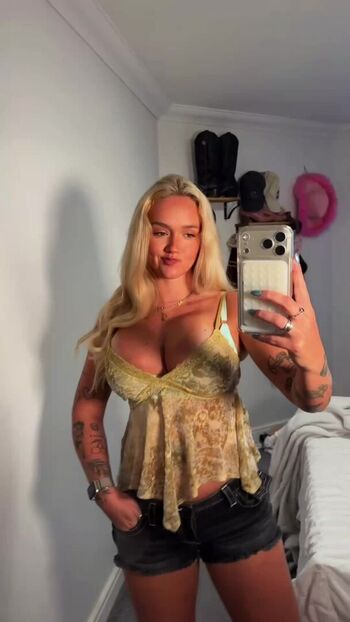 Full leaked Cherryswatermelons private photo