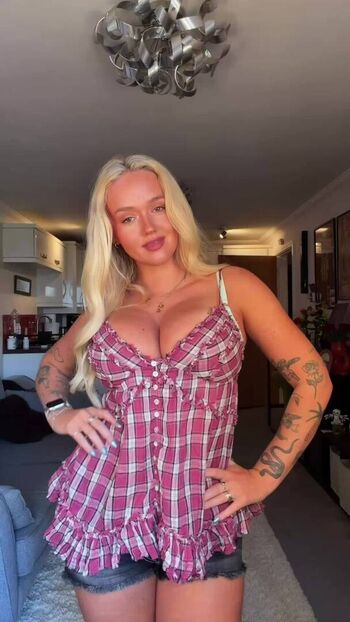 Full leaked Cherryswatermelons private photo