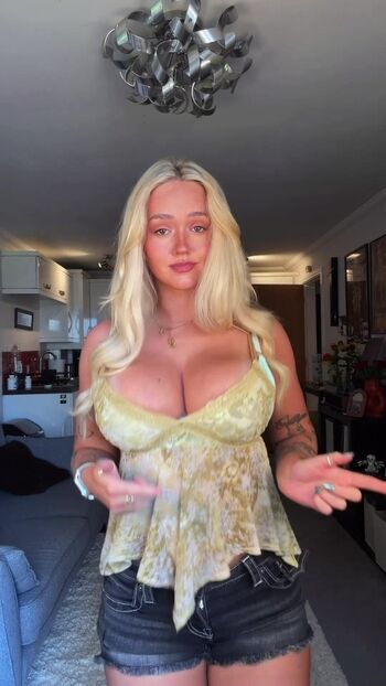 Full leaked Cherryswatermelons private photo