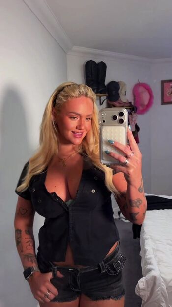 Full leaked Cherryswatermelons private photo