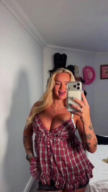 Full leaked Cherryswatermelons private photo