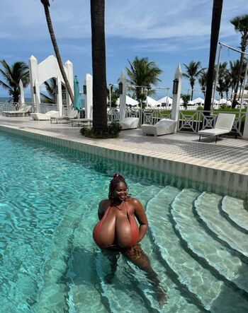 Full leaked Chioma lovv page private photo