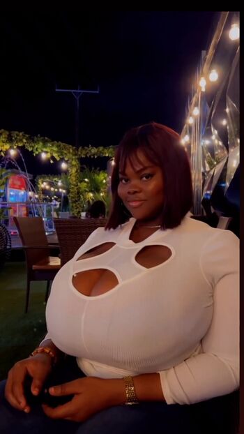 Full leaked Chioma lovv page private photo
