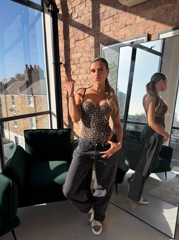 Full leaked Chloe burrows private photo