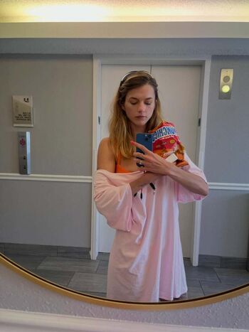 Full leaked Chloe east private photo