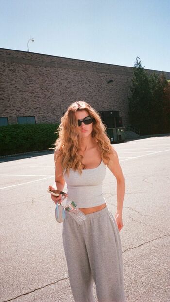 Full leaked Chloe east private photo
