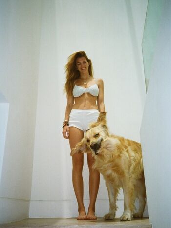 Full leaked Chloe east private photo