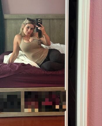 Full leaked Chloe lamb private photo