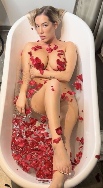 Full leaked Chloebellaxox private photo