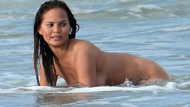 Full leaked Chrissyteigen private photo
