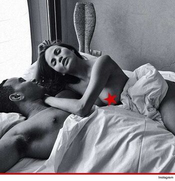 Full leaked Chrissyteigen private photo
