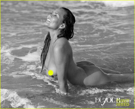 Full leaked Chrissyteigen private photo