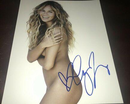 Full leaked Chrissyteigen private photo