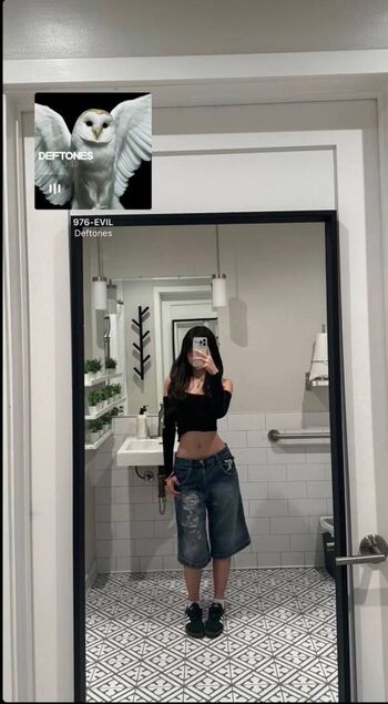 Full leaked Cinnymun private photo