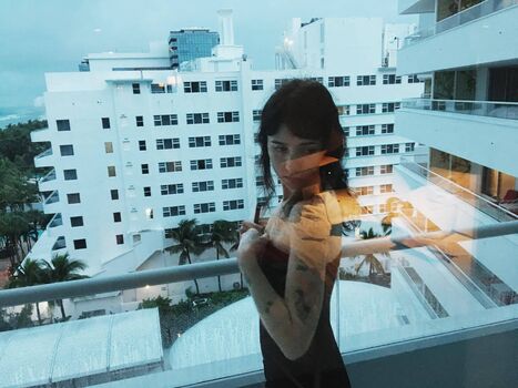 Full leaked Clairo private photo